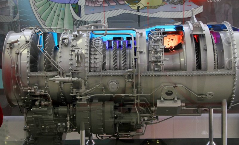 «Сатурн» передал профориентационному центру школы № 12 интерактивный макет двигателя