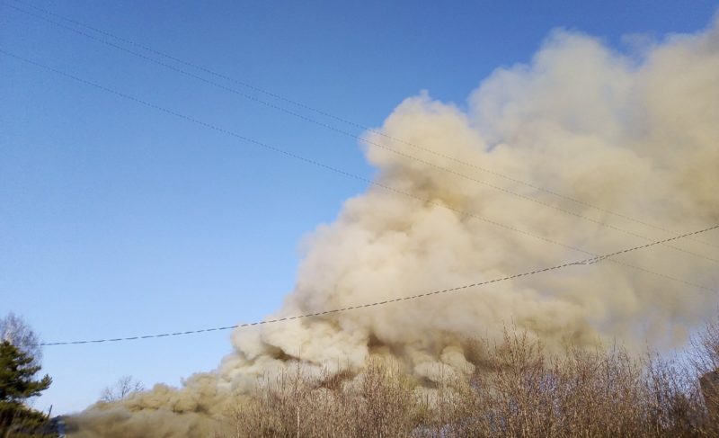 В Рыбинске горели здания и квартиры: сводка пожарных