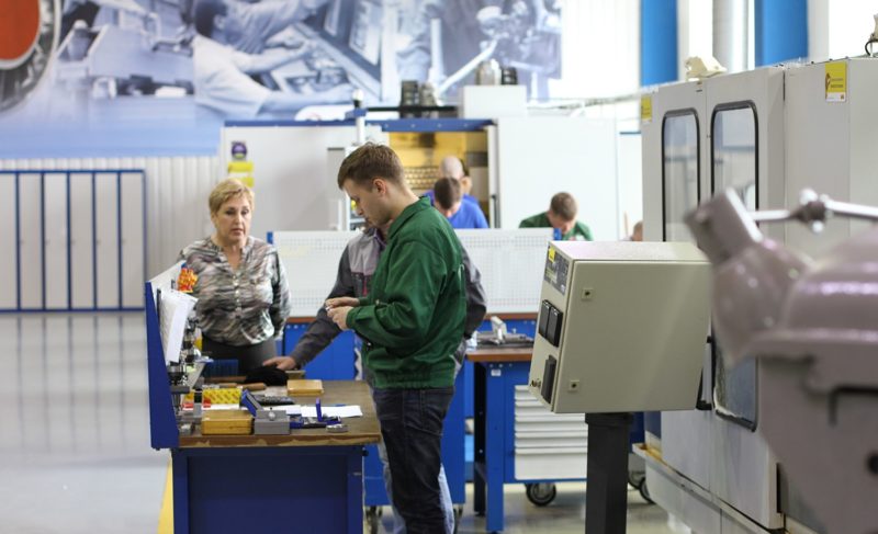 Зачем на заводе учиться? Как «Сатурн» развивает систему производственного наставничества