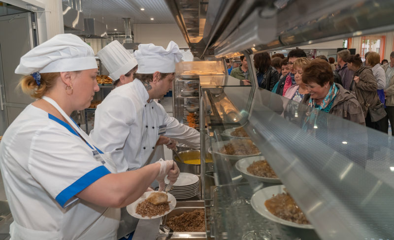 «Вложения, которые всегда окупаются». На «Сатурне» открыли новую столовую