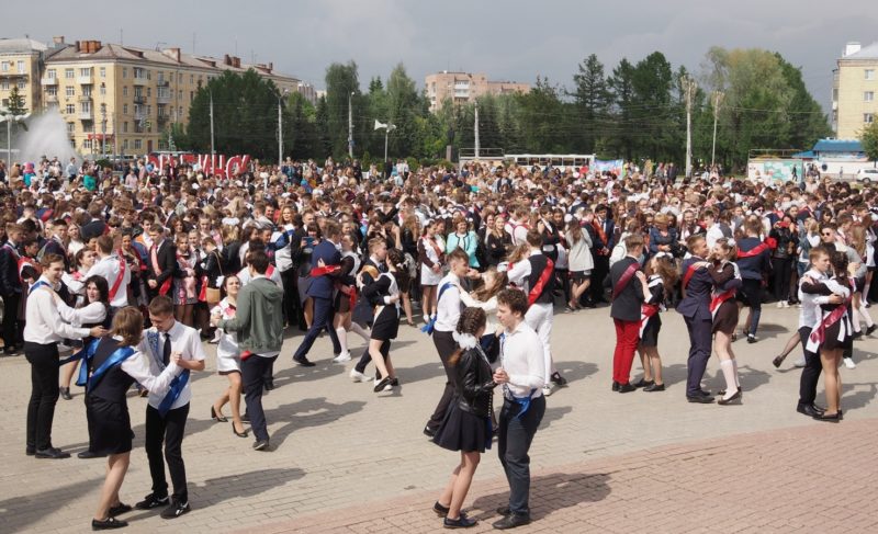 «Вы — будущее Рыбинска». Фоторепортаж с общегородского «Последнего звонка»