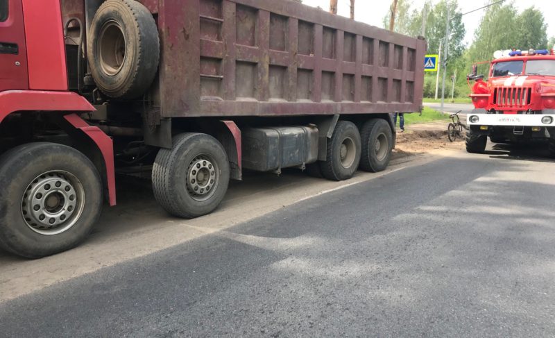 На Окружной под колёса грузовика попала велосипедистка