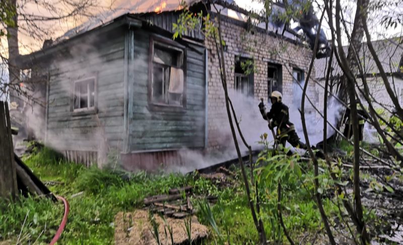 В Рыбинске горели дом и дача. Есть погибший