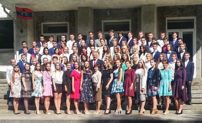 «Школа была важным этапом в моей жизни». Медалистам 2019-го в Рыбинске вручили награды