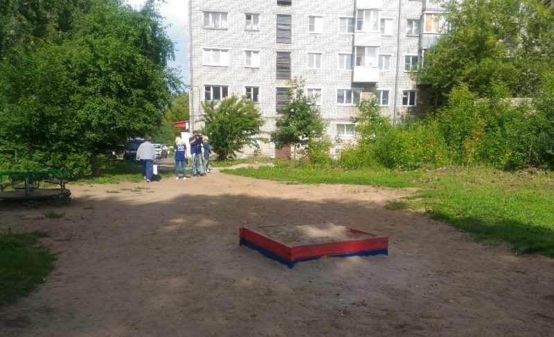 УК демонтировала детский городок без согласия жильцов. Пообещали установить новый