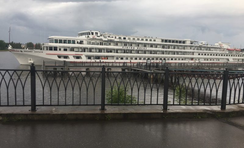 Под Рыбинском на мель сел теплоход. Всё закончилось благополучно