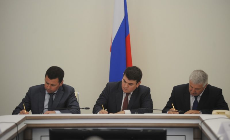 В водопровод Рыбинска вложат почти шесть миллиардов. Миронов и Добряков подписали договор с Минстроем