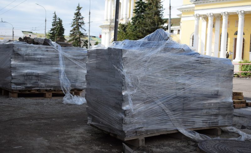 На Крестовой возобновили работы. Что обещают успеть до Дня города?