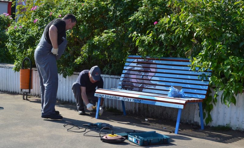 Подарок от «ОДК — Газовые турбины»: в Волжском установили 17 лавочек. Фото