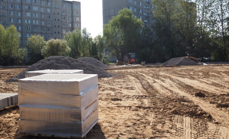 Ясли, сквер и стадион: что со сроками завершения работ (похоже, их срывают)