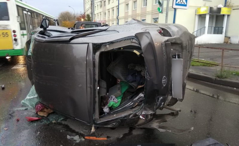 Наезд на пешехода и два столкновения. В числе пострадавших — ребёнок и пятеро подростков