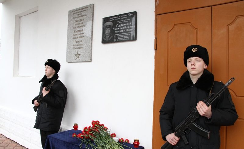 В память о подвиге: в Речном училище открыли мемориальную доску