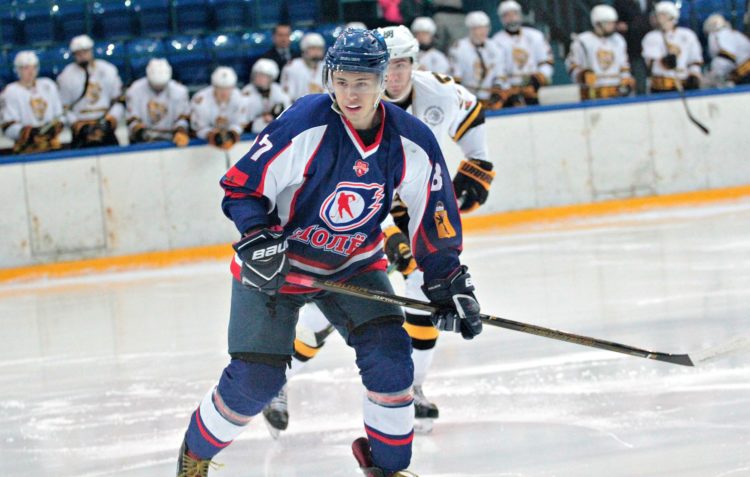 Дубль Павла Гришина помог «Полёту» победить. Обзор игры на карельском льду