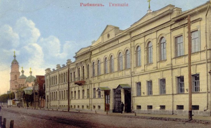 Здание бывшей мужской гимназии выставили на продажу. На «Авито»