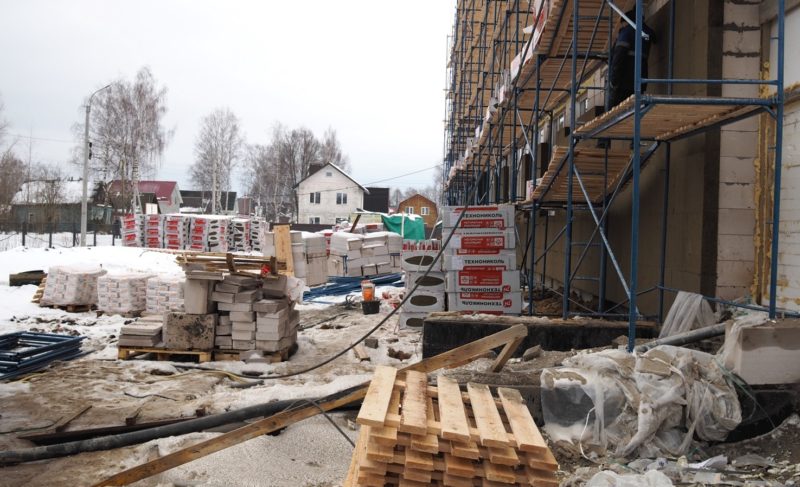 Ремонтно-восстановительные работы в школе на Тракторной оценили в 55 миллионов рублей. Горадминистрация пытается вернуть деньги