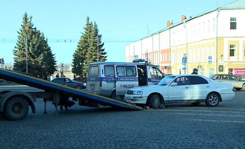 Со Стоялой — на штрафстоянку. Что грозит водителям за нарушение правил парковки