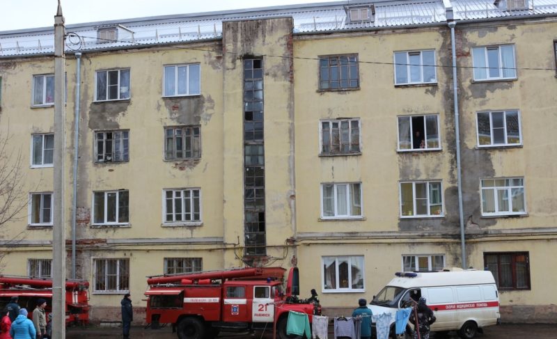 Сводка пожарных: на Рапова погиб мужчина, у школы на Тракторной сгорел вагончик