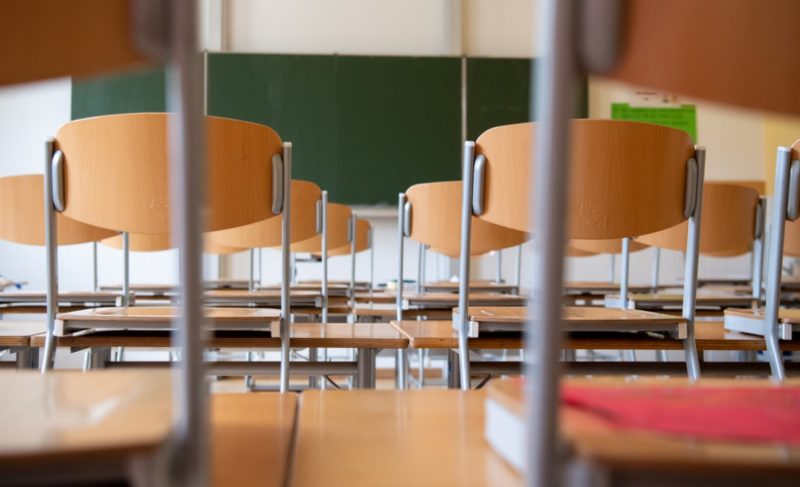 Школьники уйдут на каникулы раньше, а отдыхать будут дольше