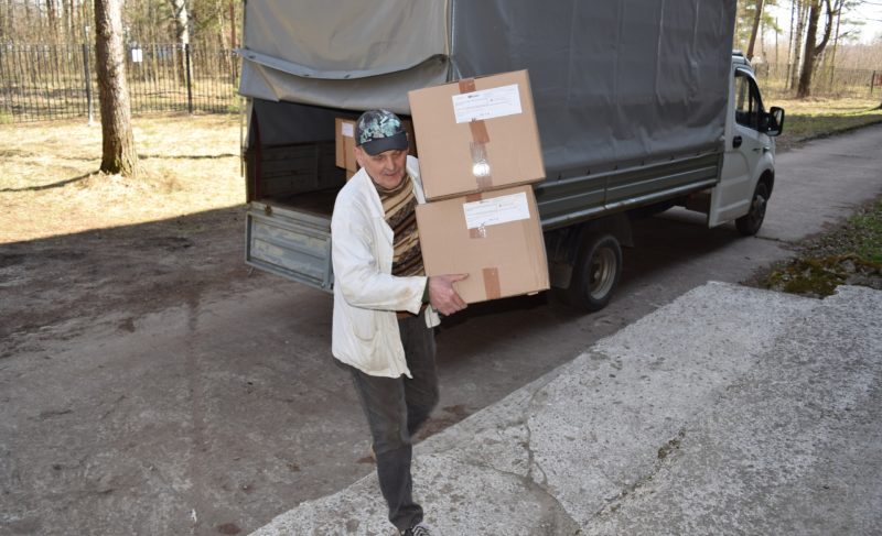 «Вымпел» передал рыбинским медикам и полицейским тысячу защитных костюмов