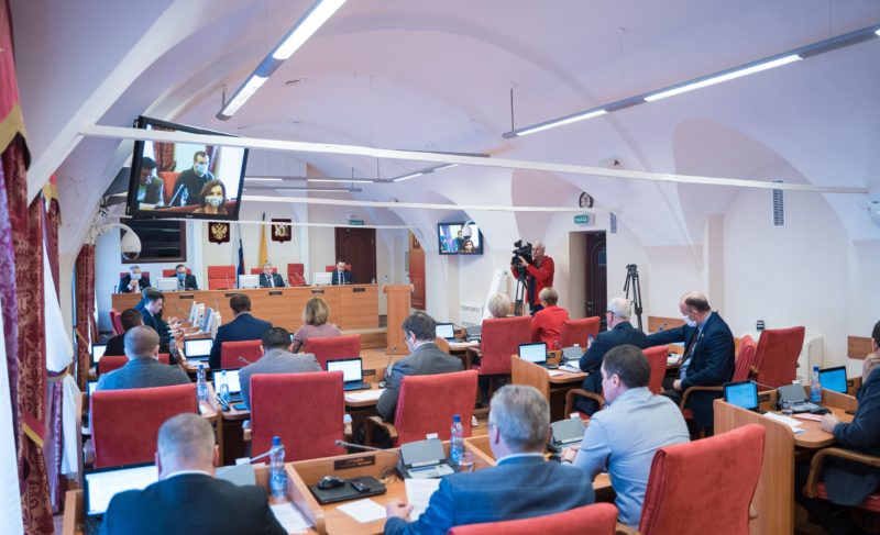 Кто стал миллионером? Областные депутаты отчитались о доходах