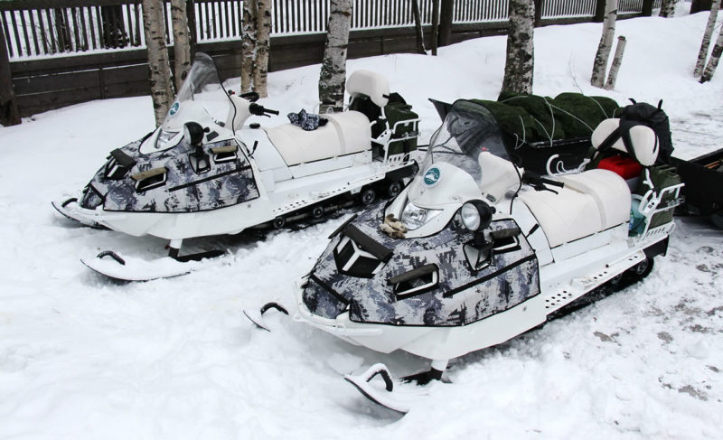 Необычные учения: военные сбросили рыбинские снегоходы с самолёта