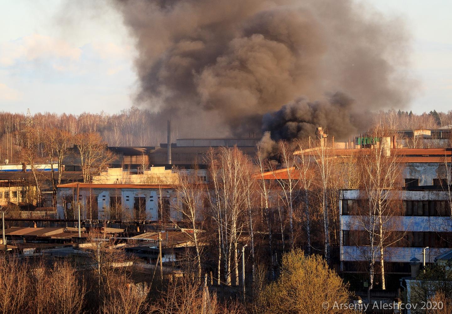 Рыбинск вчера. Пожар в Рыбинске на полиграф заводе. Пожар в Рыбинске вчера. Пожар на магме Рыбинск. Пожар на заводе магма в Рыбинске.