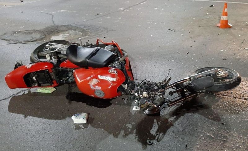 На Крестовой иномарка сбила мотоциклиста