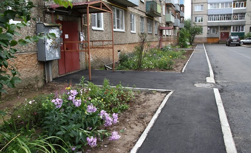 В Рыбинске начали приём документов на ремонт дворов. Как попасть в областную программу (времени немного)