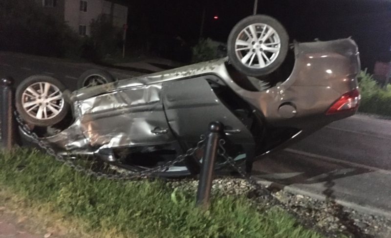 В Рыбинском районе перевернулся автомобиль. Пострадали женщина и ребёнок