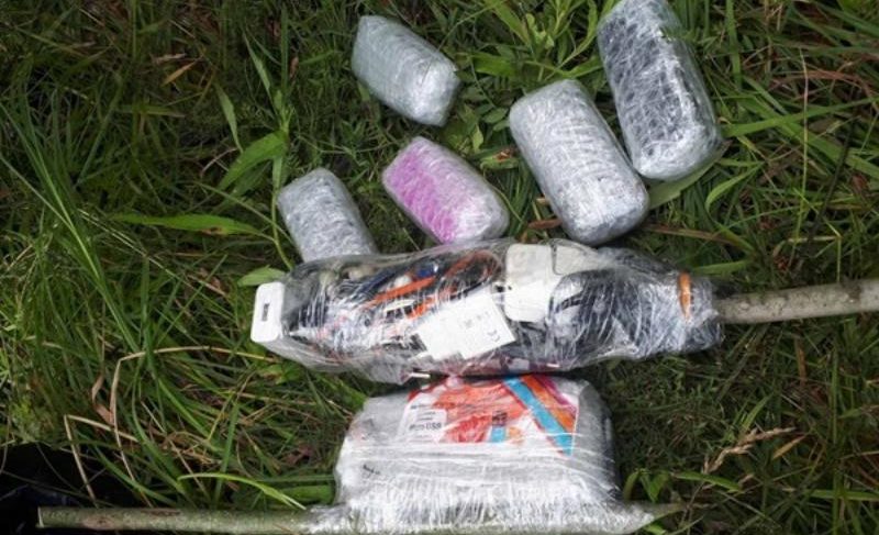 В Рыбинске мужчину задержали за попытку забросить на территорию колонии 11 мобильных телефонов