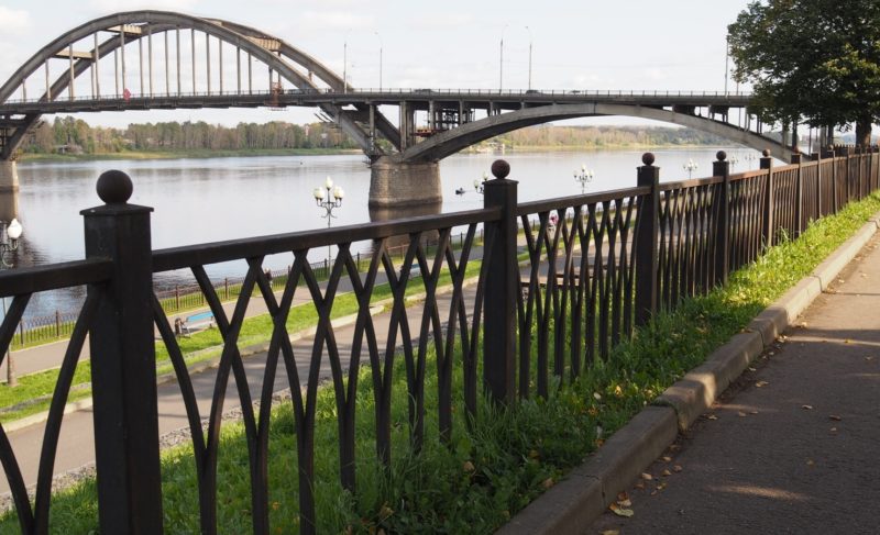 На обновление ограждений на Волжской набережной потратят полмиллиона рублей