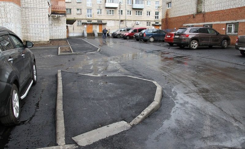 В Рыбинске завершили ремонт 11-ти дворов. Но есть недочёты
