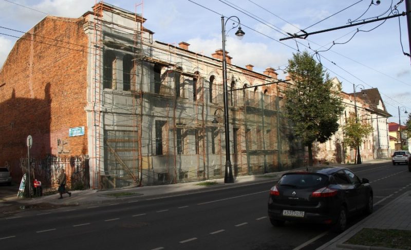 Администрация намерена пожаловаться в область на собственника здания бывшей мужской гимназии