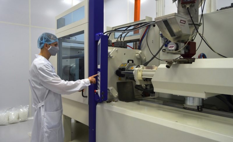 Семь миллионов пробирок и круглосуточная работа: каковы планы РЗП по производству медицинского пластика