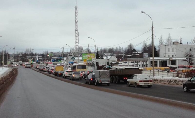«Сначала изучать, а потом делать — не получается». Денис Добряков прокомментировал ситуацию со светофором на 9 Мая