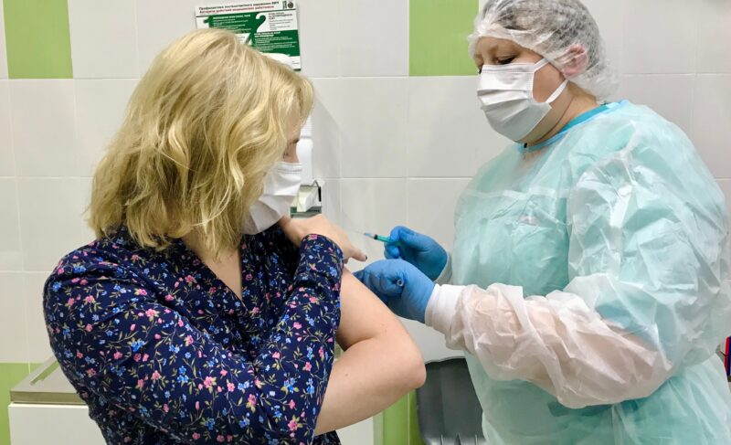 В Ярославской области сотрудников промышленности включили в список для обязательной вакцинации от коронавируса