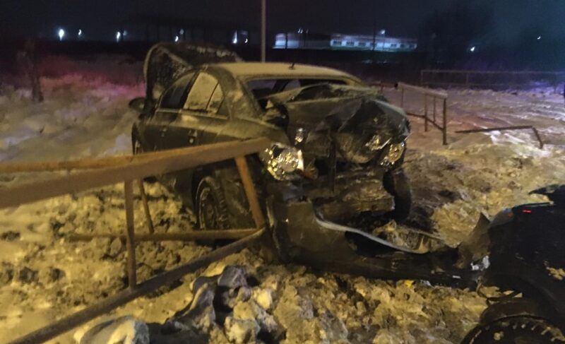 Аварийные выходные: на проспекте Серова произошли два ДТП, на Окружной — тройное столкновение