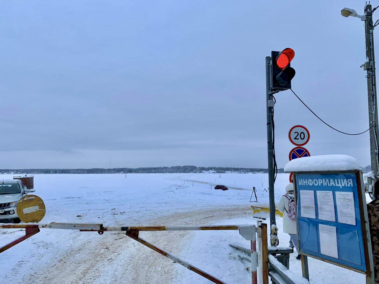 Паром глебово сменцево. Сменцево переправа. Паромная переправа Сменцево Глебово. Ледовая переправа Глебово Сменцево 2023 расписание. Колпашево ледовая переправа.