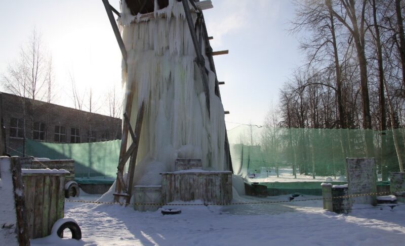 Новость не про ЖКХ: в Переборах появилась сосулька-гигант. Кто её «выращивает» и зачем