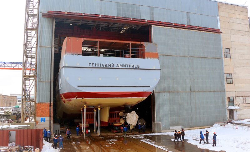 «Вырос» из эллинга: на «Вымпеле» прошла выкатка самого крупного судна в истории предприятия