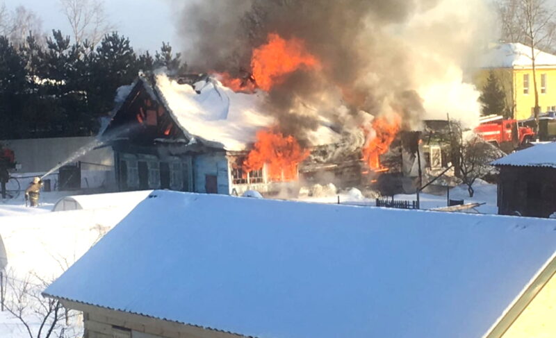 Пожары в Заволжье: горели жилой дом и ферма. Погибли животные