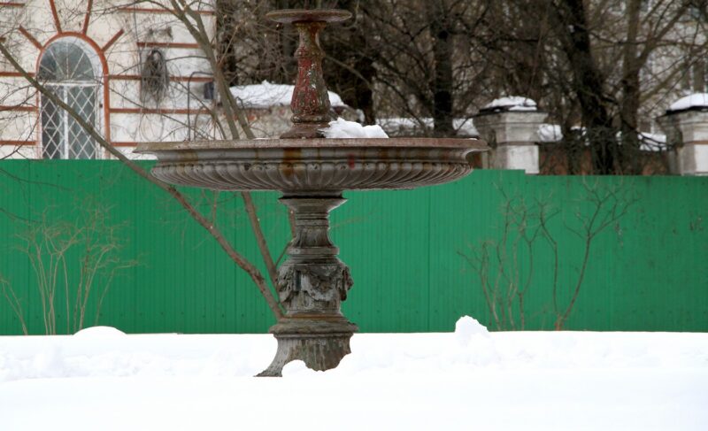 В Карякинском парке приступили к реставрации фонтана. Обещают, что он будет работать