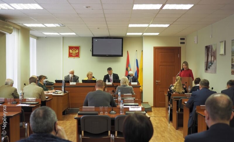 Благоустройство, виртуальный концертный зал и трудоустройство подростков. Рыбинские депутаты заслушали муниципальные программы