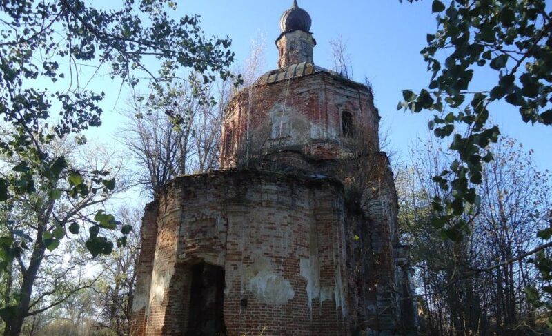 Суд обязал администрацию Октябрьского заняться усадьбой Тишинина