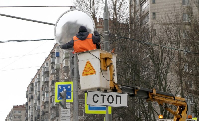 На перекрёстке Плеханова и Луначарского установили зеркала за 100 тысяч