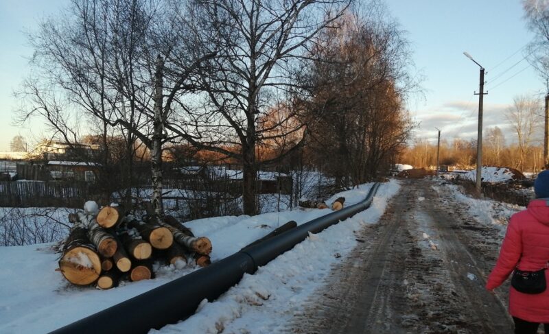 «Выпиливают деревья, да и порядка не будет». Почему жители Копаево обеспокоены строительством коллектора