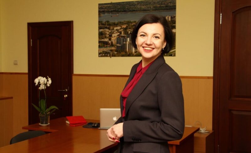 «Если мы понимаем, что материал — негативный, помогать журналисту мы не будем»