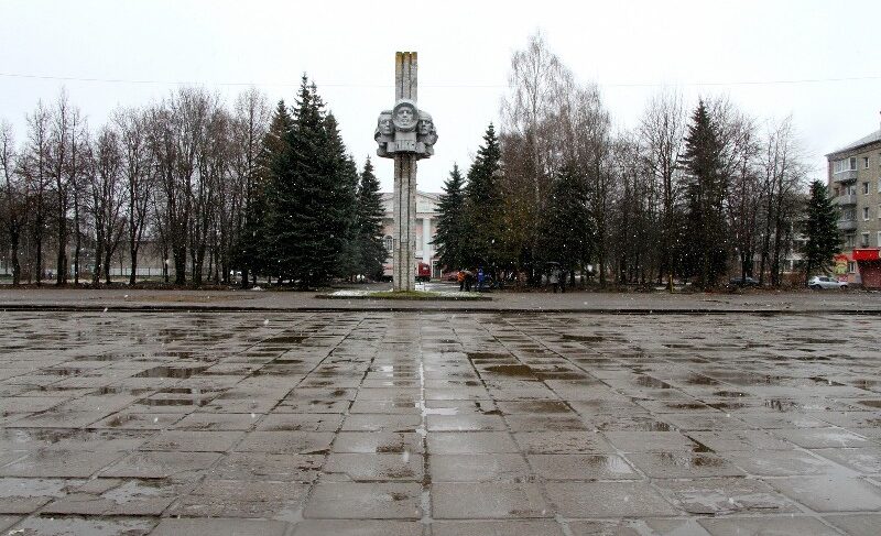 На Комсомольской площади начались подготовительные работы