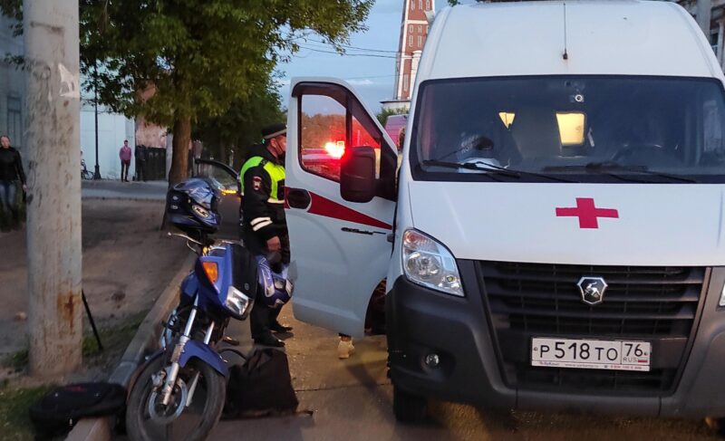 Сбитый пешеход, столкновение с мотоциклом, выпавшая пассажирка: сводка ДТП в Рыбинске