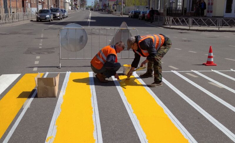 В Рыбинске обновляют дорожную разметку. В первую очередь там, где асфальт не разбит